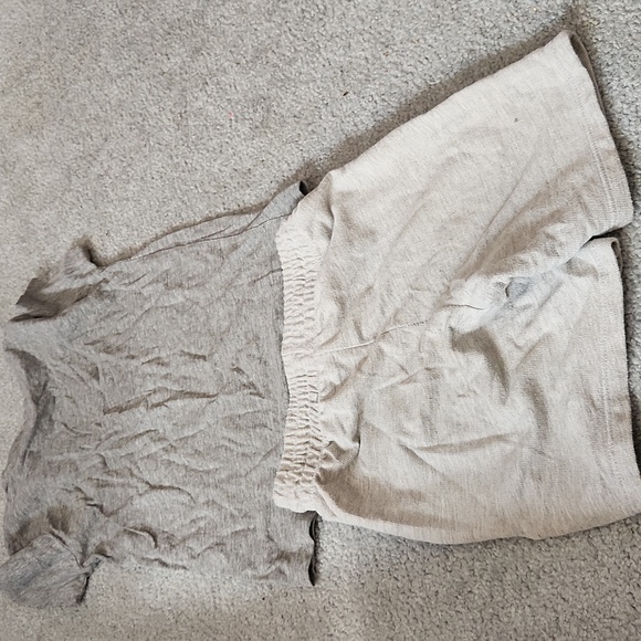 Ome short sleeve Top, Size 6-7, One pair of short Size 6-7 - Picture 2 of 3